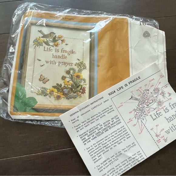 Creative Circle - Vintage 1979 Embroidery Kit Life Is Fragile Handle With Care - Picture 6 of 6